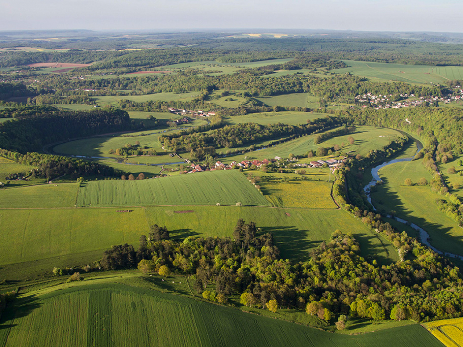 Vallée du Mouzon dans le département des Vosges proche de Neufchâteau. Crédit photo : Philippe Massit / OFB