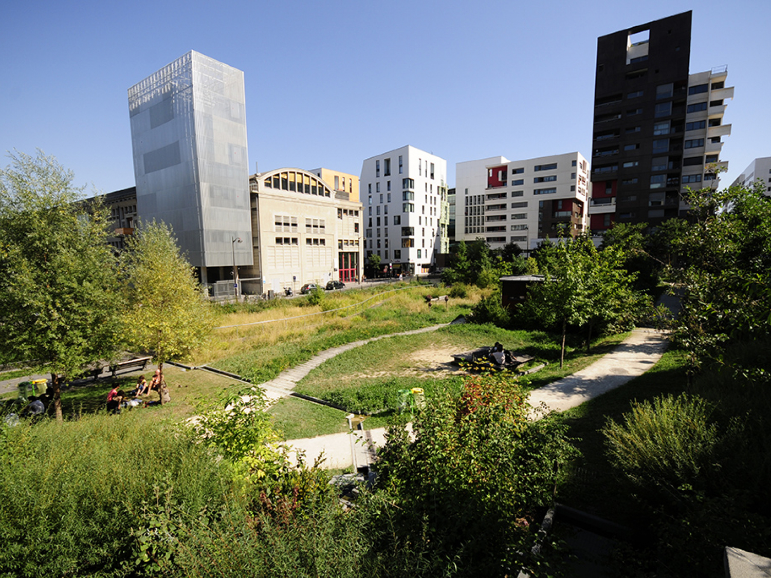 Petit bout de nature en zone urbaine. Crédit photo : Gilles Lecuir / ARB Île-de-France