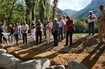 «Journée rencontre» pour faire découvrir aux élus la riche biodiversité du bassin versant du Buech,ses spécificités mais aussi pour aborder le fonctionnement d’une rivière et les problématiques liées aux milieux aquatiques. Crédit: Yannick Pognart / OFB