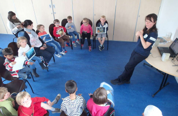 Animation scolaire dans les locaux du Parc naturel marin d'Iroise. Crédit photo : Clarence Labbe / OFB