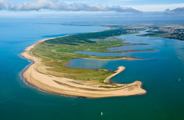 Vue aérienne de la pointe d’Arçay. Crédit photo : CRT 85