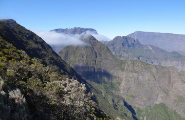 Vue sur Mafate depuis le massif de La Roche Ecrite. Crédit photo : Jean-François Cornuaille