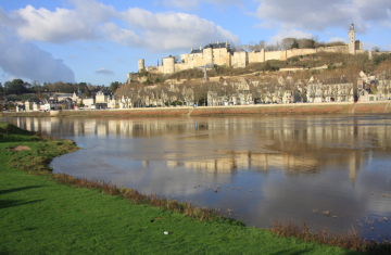 La ville de Chinon. Crédits : Michel Bramard /OFB