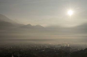 Pollution atmosphérique sur Sallanches et la vallée de l’Arve, 24 février 2019, Haute-Savoie, France. Crédit : Christophe Suarez / Biosphoto
