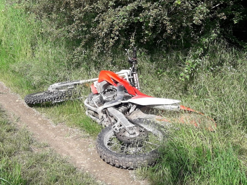 Moto sur le sentier. Crédit photo : Jean Mendy / OFB