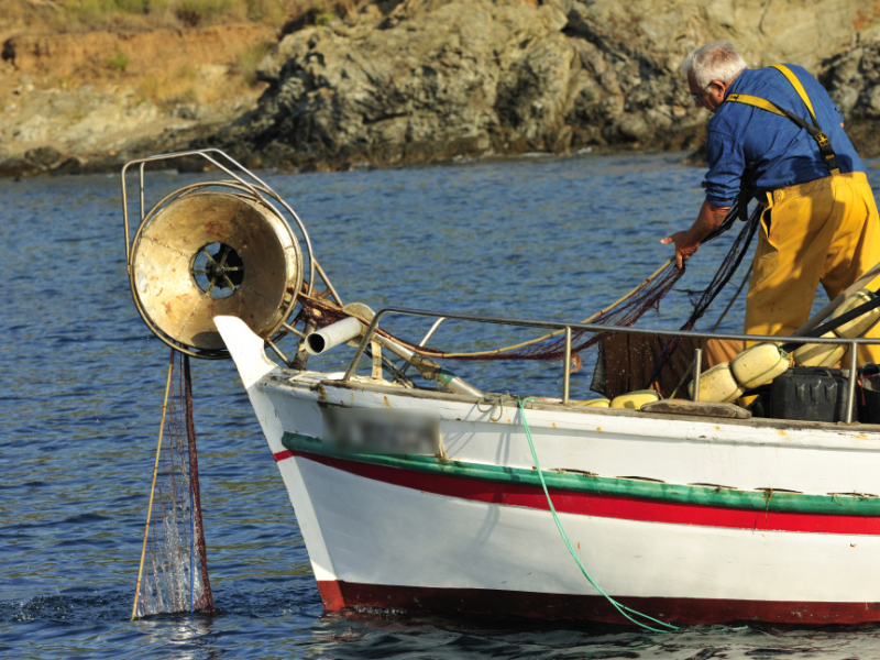 En Méditerranée française, l’activité de pêche est représentée par ce qu’on appelle les "petits métiers", une pêche artisanale, non loin des côtes, avec des temps de sortie à la journée, ou de 1 à 3 jours. Crédit photo : Frédéric Larrey