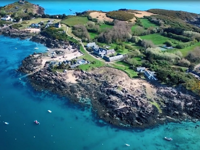 Les îles Chausey constituent un archipel granitique situé en Normandie, au nord de la baie du mont Saint-Michel, et dont l'île principale se situe à 15,8 km au large de Granville. Crédit : Easy ride (Partenaires d’avenir)