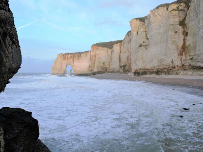 Valleuse du Tilleul, vue sur la Porte d'Aval. Site Natura 2000 Littoral Cauchois. Credit : Camille Delage / OFB