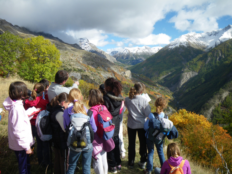 sortie nature avec un agent du Parc national du Mercantour, vallée de l’Ubaye. Crédit photo : François Breton