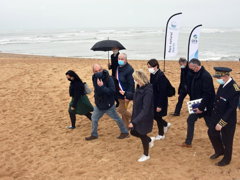 Barbara Pompili, ministre de la Transition écologique, découvre le projet d'aire marine éducative de la Brée-les-Bains