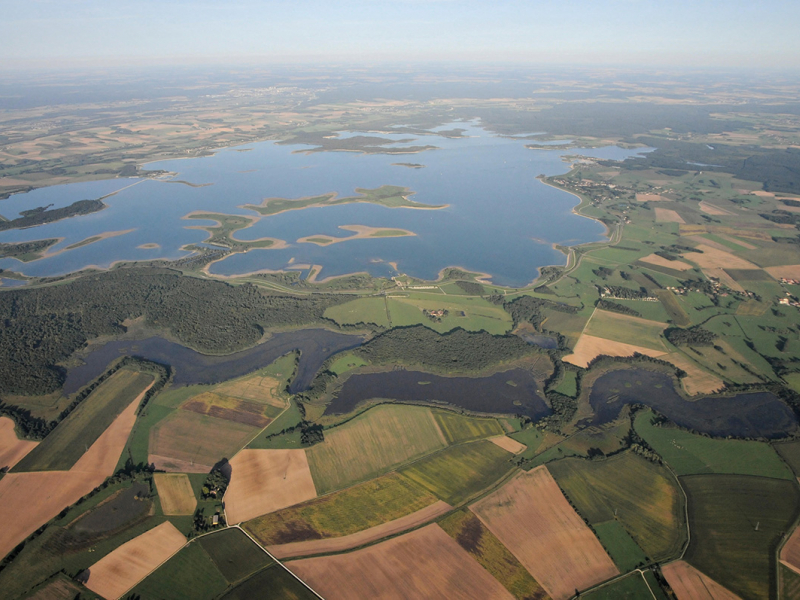 Vue aérienne de la réserve nationale de chasse et de faune sauvage du lac du Der et des étangs d’Outines et d’Arrigny. Crédit photo : J.P. Formet