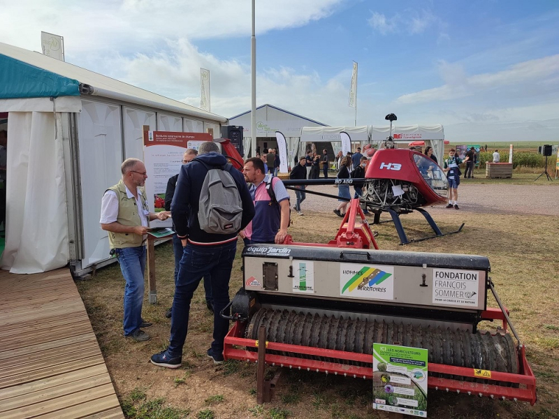 Le semoir est un dispositif agréé par les partenaires Agrifaune pour favoriser la biodiversité en bordure des champs. Il a été présenté au salon Innov Agri en 2021. Crédits : David Granger / OFB