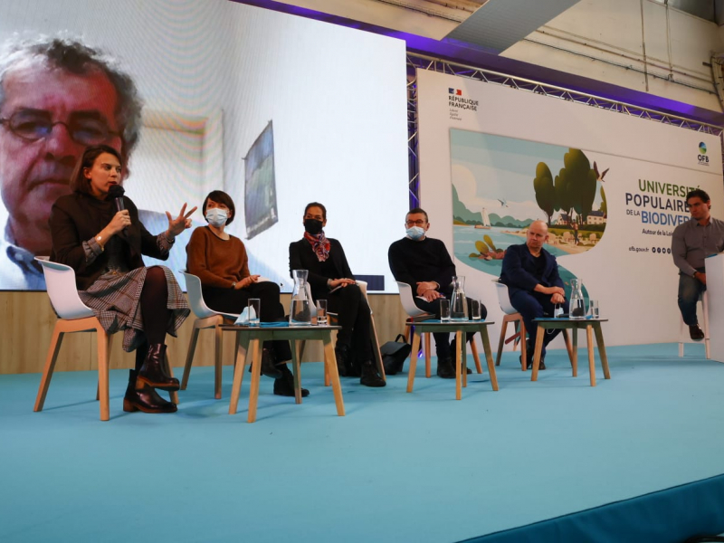 Table ronde sur le logement lors de l'universoté populaire de la biodiversité à Tours en novembre 2021.