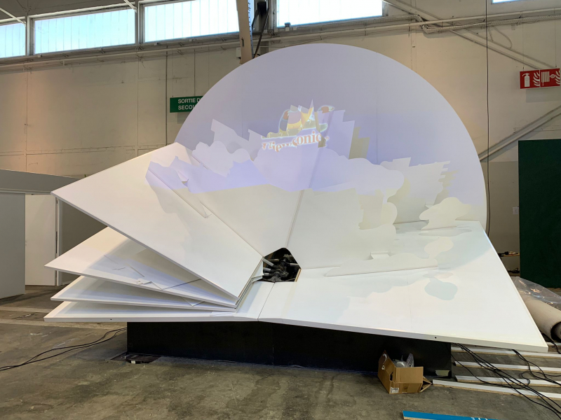 Installation du Pop-up book. Crédit photo : Rémi Knaff / OFB