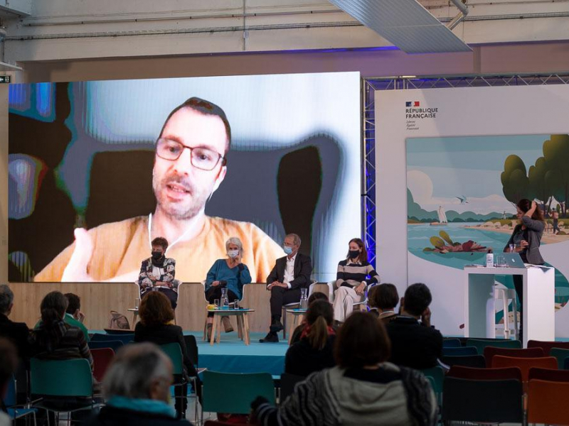 Table ronde sur la santé et le bien être lors de l'université populaire de la biodiversité à Tours en novembre 2021. Crédits : Philippe Massit /OFB