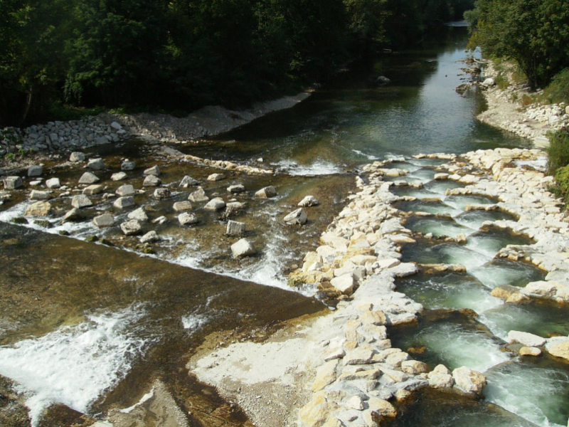 Passe à poissons, à St Genis sur Guiers en Isère. Crédit photo : Yvan Falatas / OFB