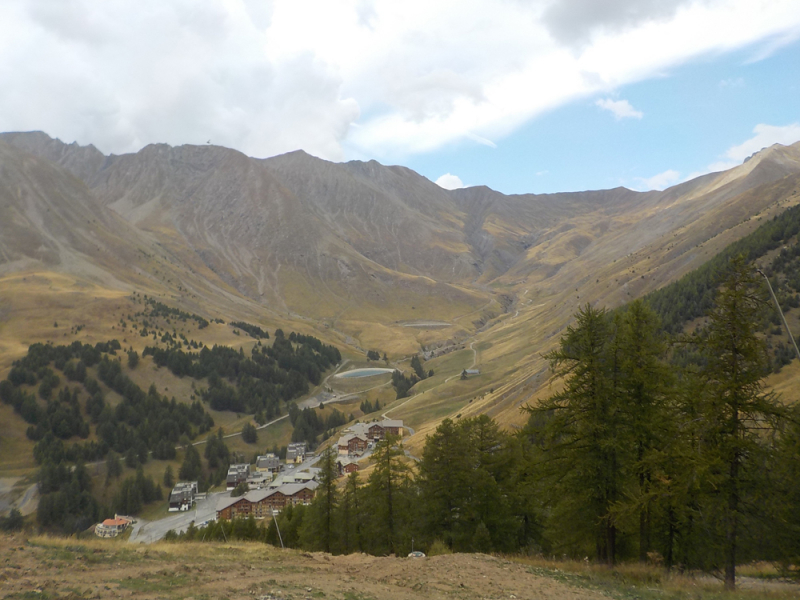 Vue globale du secteur des travaux (sources du Verdon - la Foux d’Allos). Crédit photo : Romaric Gonda / OFB