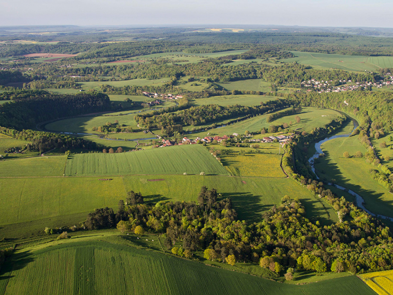 Vallée du Mouzon dans le département des Vosges proche de Neufchâteau. Crédit photo : Philippe Massit / OFB