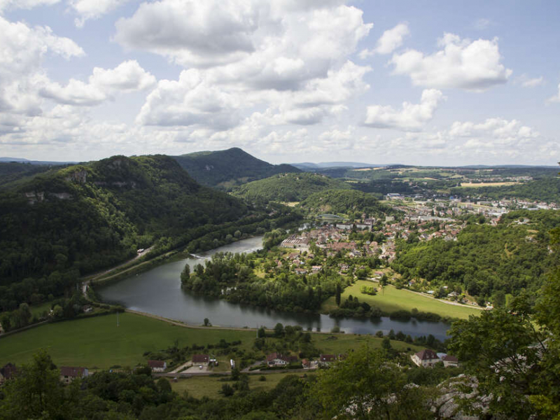 Prairie bocagère à Vernierfontaine (Doubs). Crédit photo : Thomas Bonnefoy / OFB