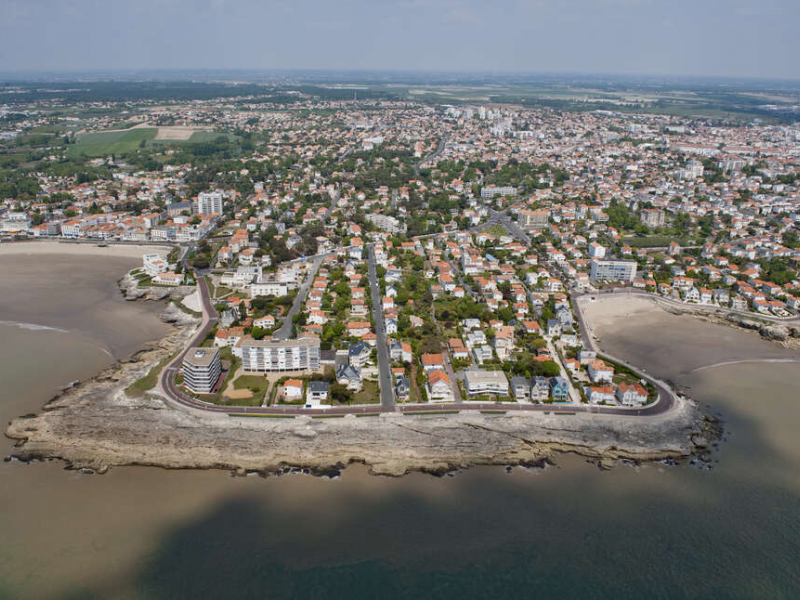 Littoral urbanisé. Crédit photo : Laurent Mignaux / Terra