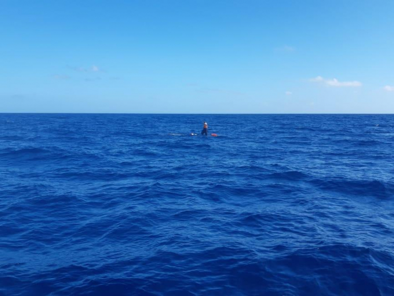 Le pecheur a été repéré et sauvé par le Parc naturel marin de Mayotte après plus de 48h en mer. Crédit photo : Yann Galez / OFB