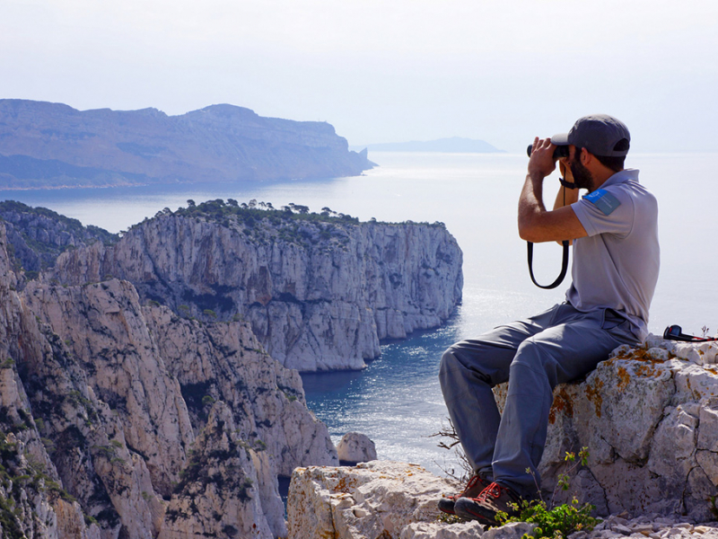 Surveillance dans les Calanques. Crédit photo : Céline Bellanger / Parc national des Calanques