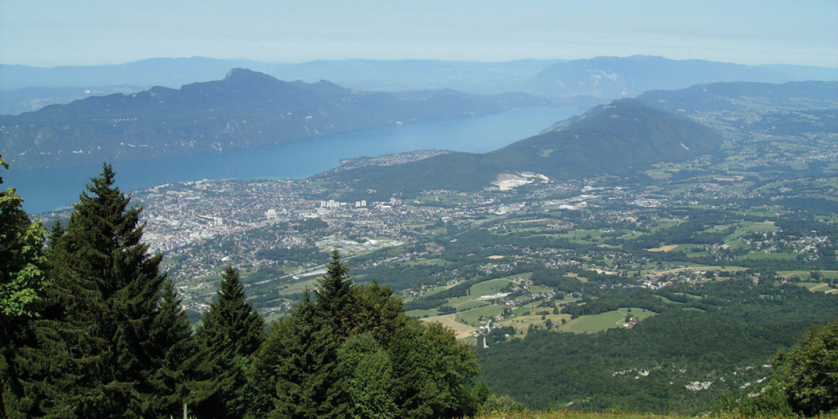 Vue sur le lac du Bourget, situé en Savoie. Crédit photo : Yvan Falatas / OFB