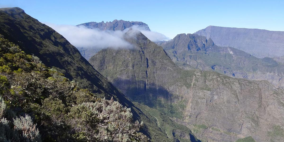 Vue sur Mafate depuis le massif de La Roche Ecrite. Crédit photo : Jean-François Cornuaille